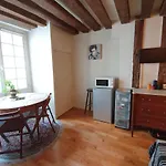 Hostnfly Apartments - Charming Studio In The Heart Of Saint-Germain