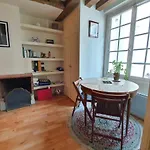 Hostnfly Apartments - Charming Studio In The Heart Of Saint-Germain