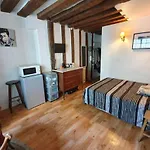 Hostnfly Apartments - Charming Studio In The Heart Of Saint-Germain