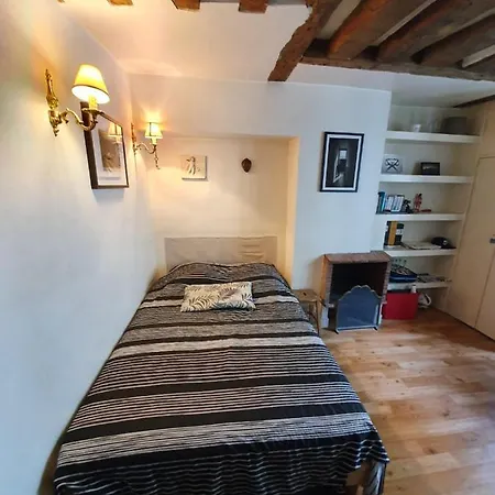 Appartamento Hostnfly - Charming Studio In The Heart Of Saint-germain Parigi