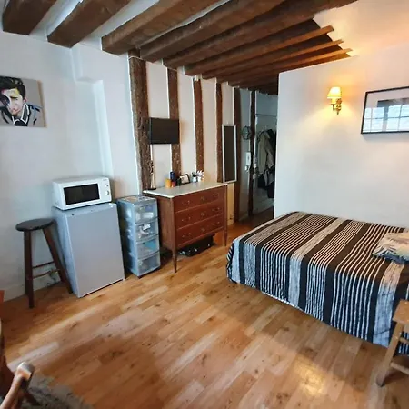 Hostnfly - Charming Studio In The Heart Of Saint-germain